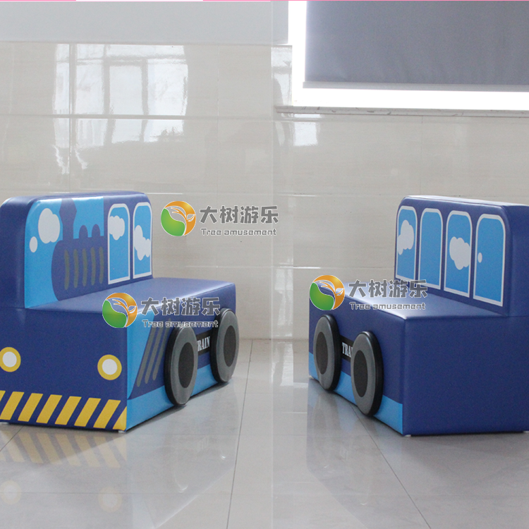 火車(chē)車(chē)廂雙人沙發(fā).png